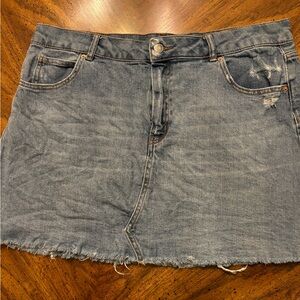 MINI SKIRT SIZE 16 IN MEDIUM WASH DENIM. GENTLY WORN, PERFECT CONDITION